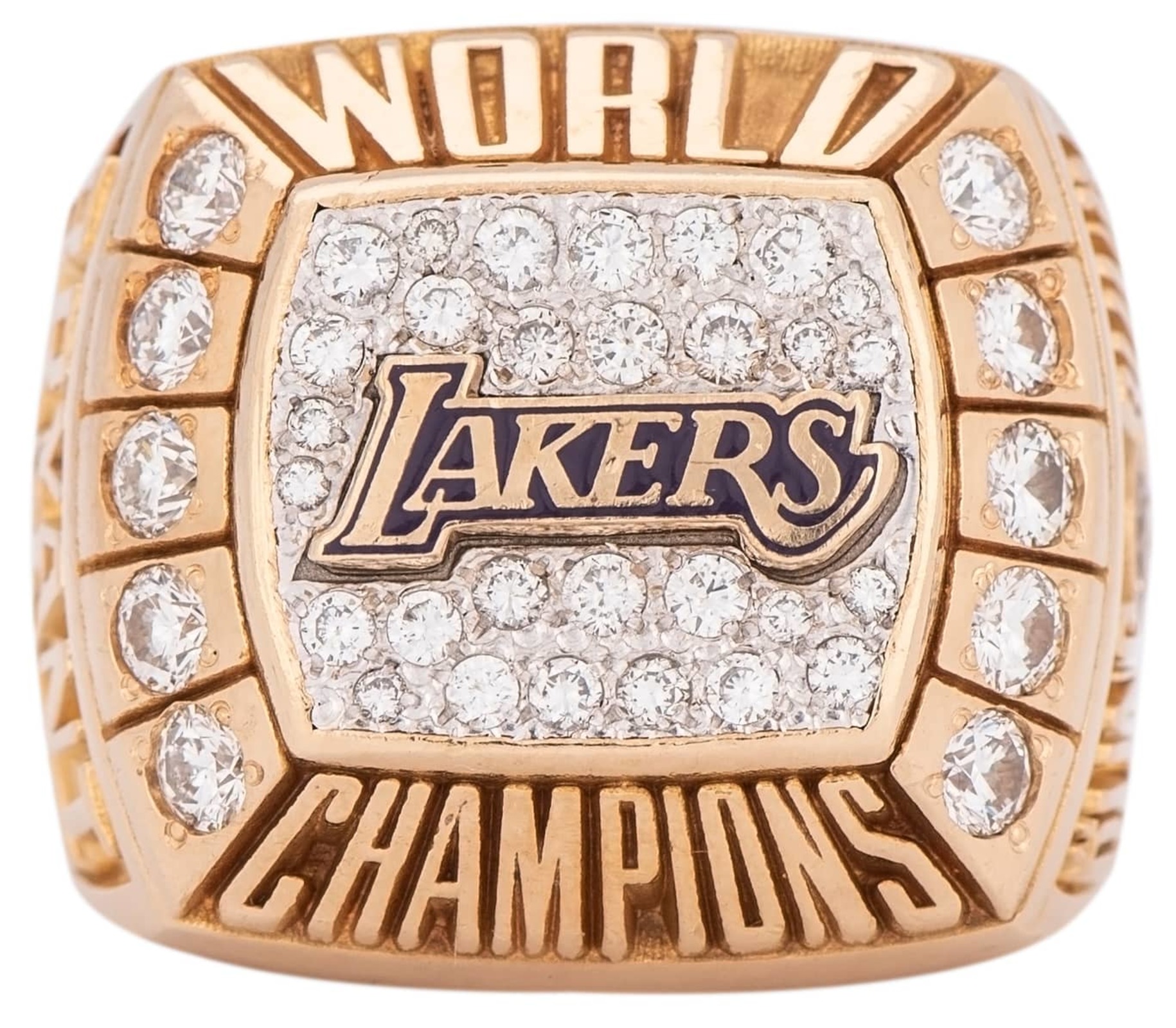 Replica championship ring Kobe Bryant gave to his father